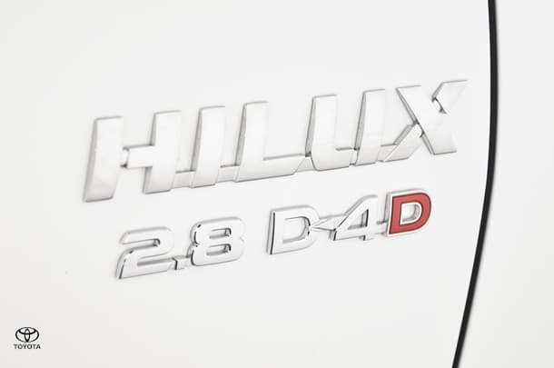 2024 Toyota Hilux 4x4 SR5 image 7