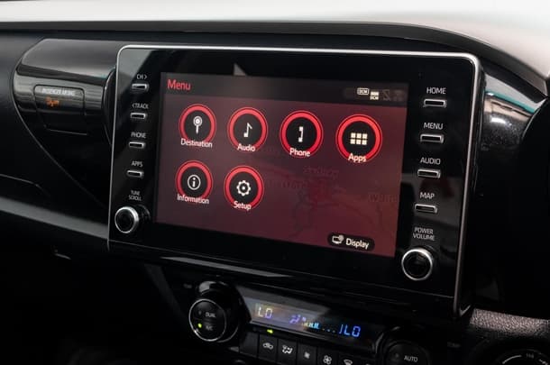 2023 Toyota Hilux 4x4 SR5 image 14