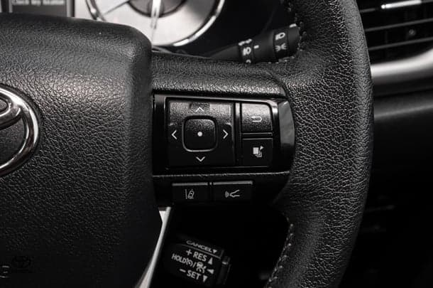 2023 Toyota Hilux 4x4 SR5 image 12