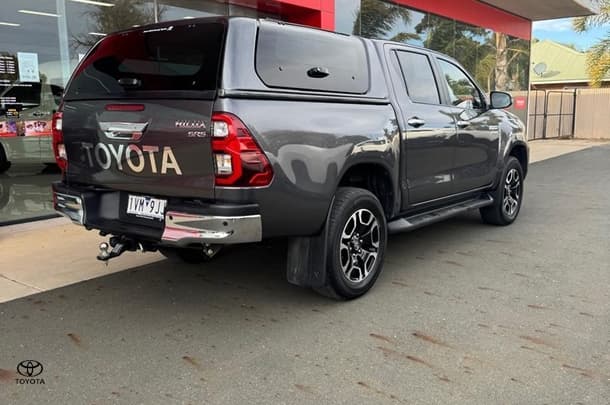 2022 Toyota Hilux SR5 image 8