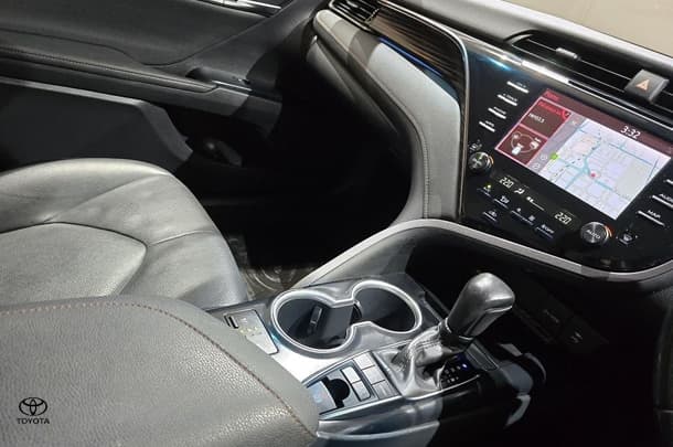 2020 Toyota Camry Hybrid SL image 26