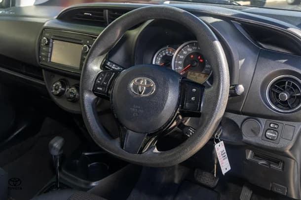 2019 Toyota Yaris Ascent image 7