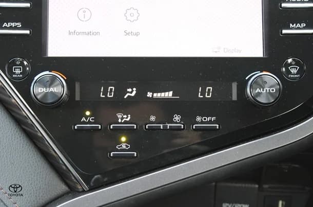 2019 Toyota Camry Hybrid SL image 25