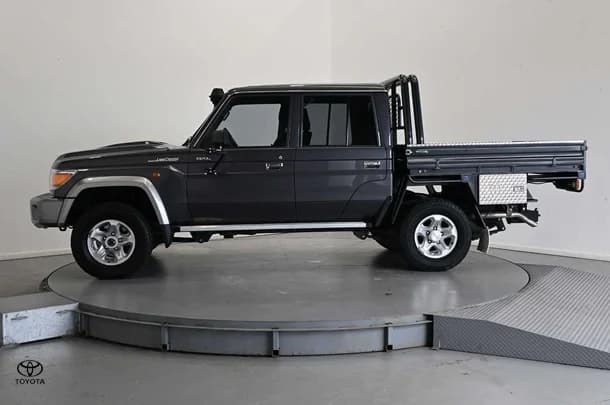 2021 Toyota LC Military GXL image 8