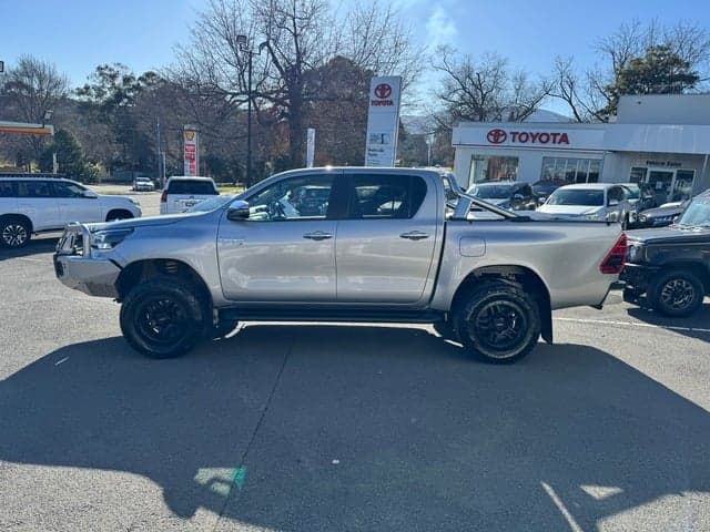 2022 Toyota Hilux SR5 image 5