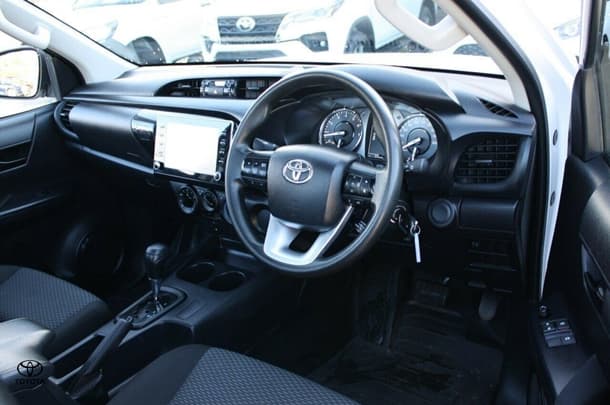 2022 Toyota Hilux Workmate image 12
