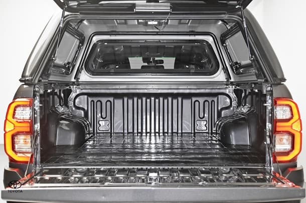 2024 Toyota Hilux 4x4 SR5 image 19