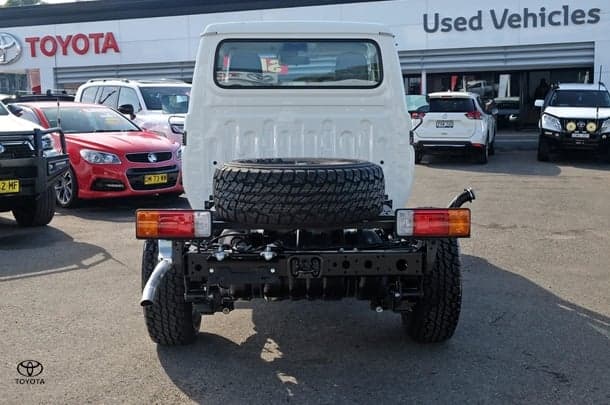 2025 Toyota LC MILITARY GXL image 4
