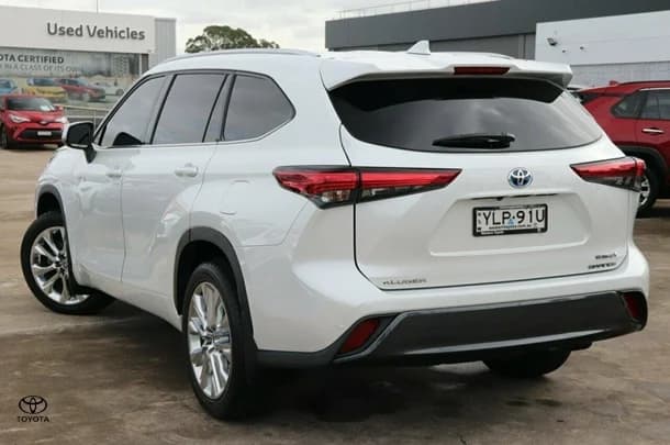 2022 Toyota Kluger Hybrid AWD GRANDE image 3