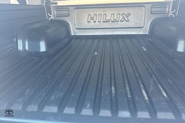 2020 Toyota Hilux SR5 image 23