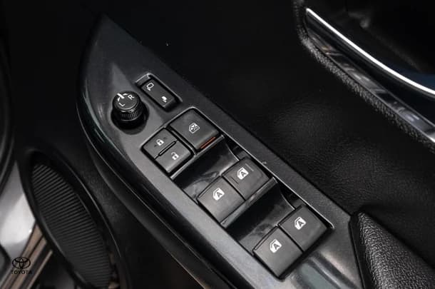 2023 Toyota Hilux 4x4 SR5 image 18