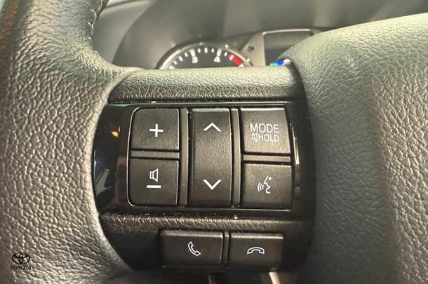 2023 Toyota Hilux SR5 image 23