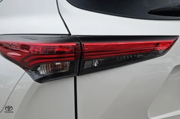 2021 Toyota KLUGER AWD GRANDE image 21