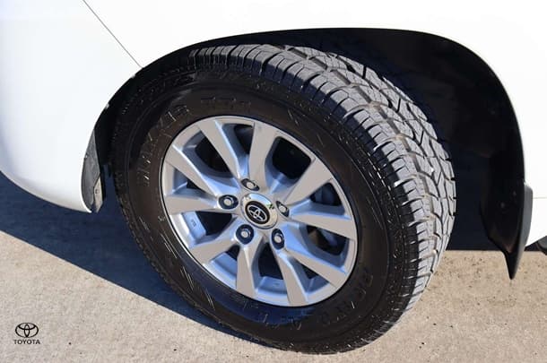 2018 Toyota Landcruiser VX image 30