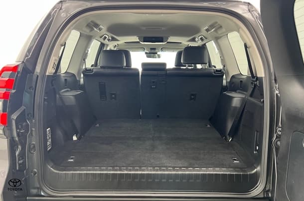 2023 Toyota Prado Kakadu image 18