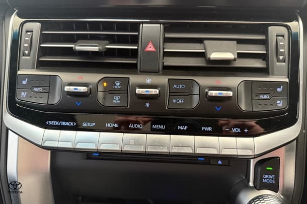 2022 Toyota Landcruiser VX image 33
