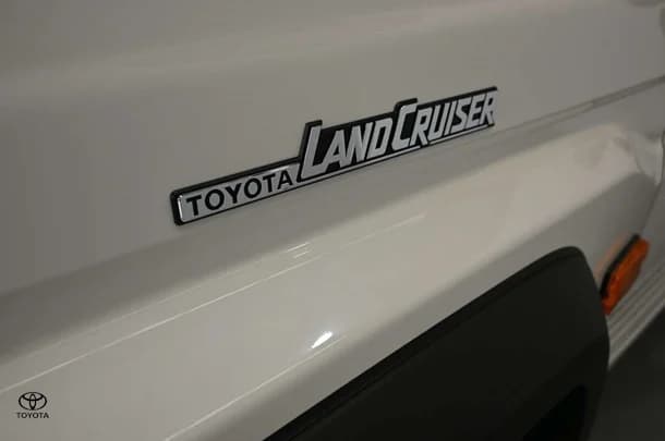 2025 Toyota LC Military GXL image 9