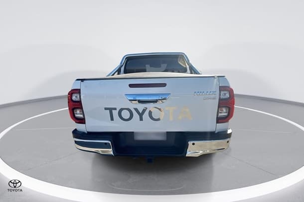 2020 Toyota Hilux SR5 image 7