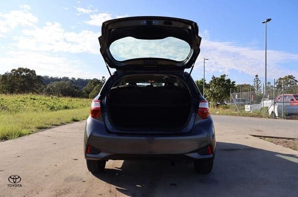 2019 Toyota Yaris Ascent image 9