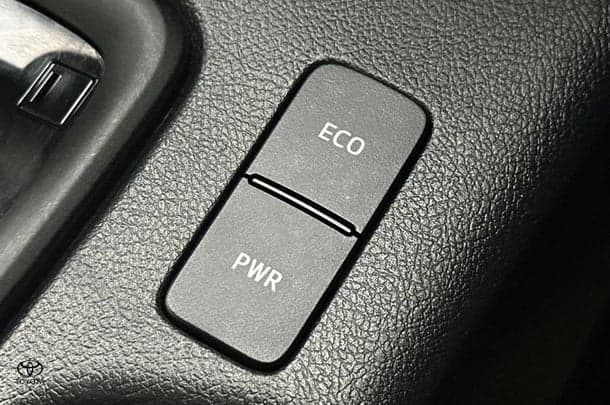 2022 Toyota Hilux SR image 21