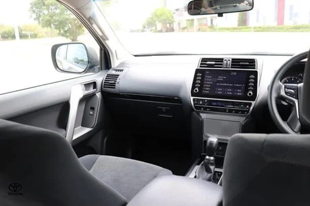 2021 Toyota Prado GX image 5