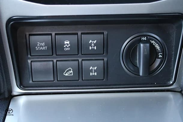 2022 Toyota Prado GXL image 25