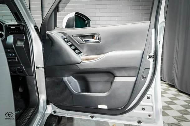 2024 Toyota Landcruiser VX image 14