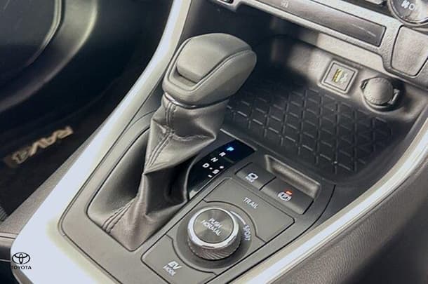 2023 Toyota Rav4 Hybrid GX image 16