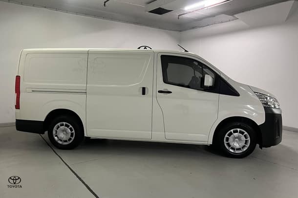 2020 Toyota Hiace LWB image 4