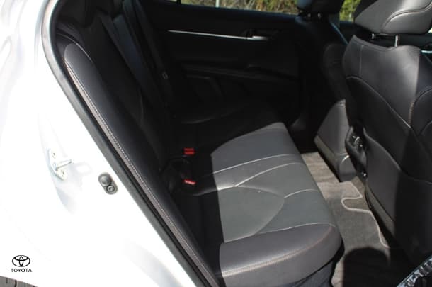 2019 Toyota Camry Hybrid SL image 15