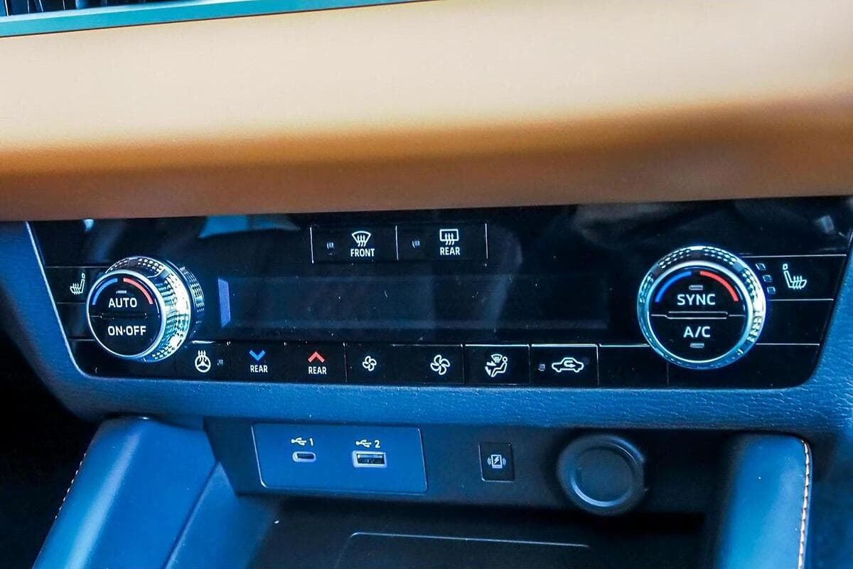 2025 Mitsubishi Outlander Exceed Tourer ZM Auto AWD MY24 image 10
