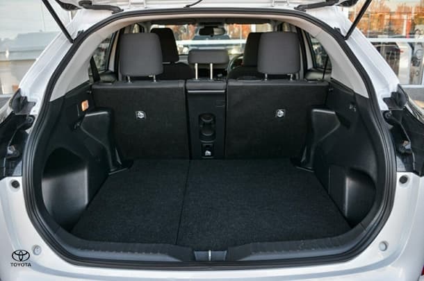 2023 Toyota Yaris Cross Hybrid GXL image 10