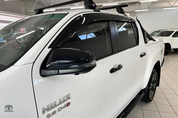 2024 Toyota Hilux SR5 image 10