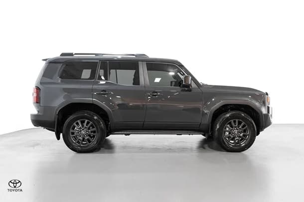 2024 Toyota Prado GXL image 10
