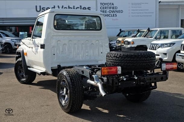 2025 Toyota LC MILITARY GXL image 2