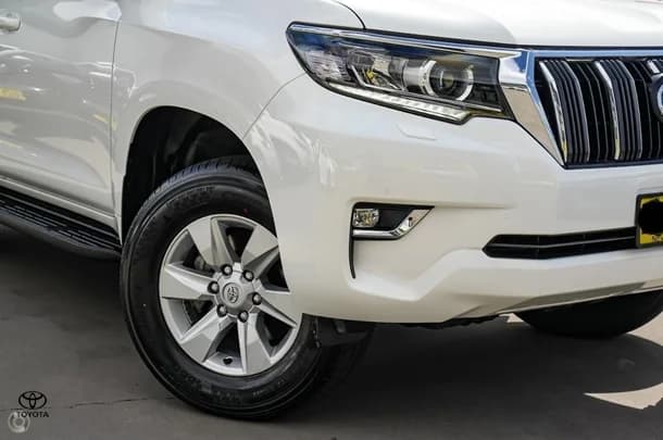 2023 Toyota Prado GXL image 2
