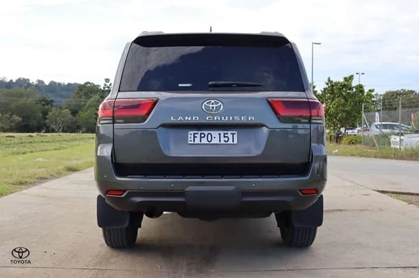 2022 Toyota Landcruiser VX image 5