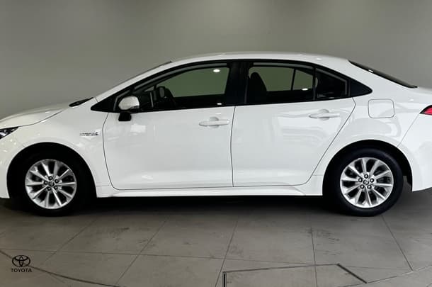 2022 Toyota Corolla Sedan Hybrid Ascent Sport image 8