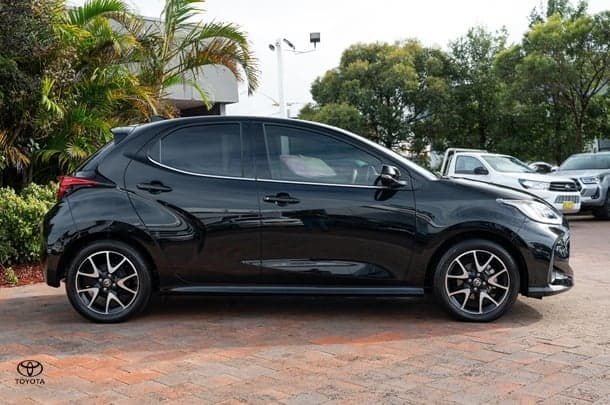 2023 TOYOTA Yaris ZR image 3