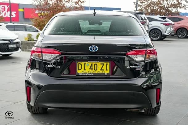 2024 Toyota Corolla Sedan Hybrid ZR image 6