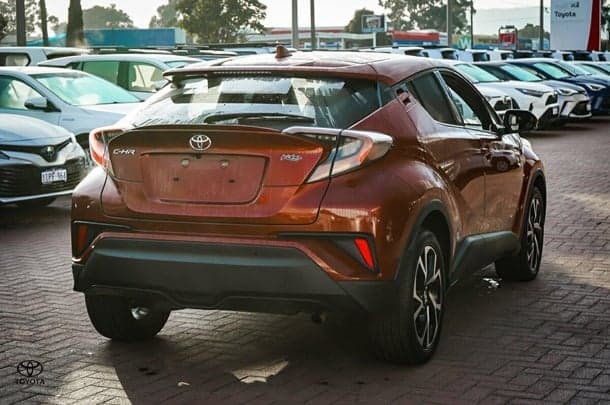 2017 Toyota C-HR L3 image 8