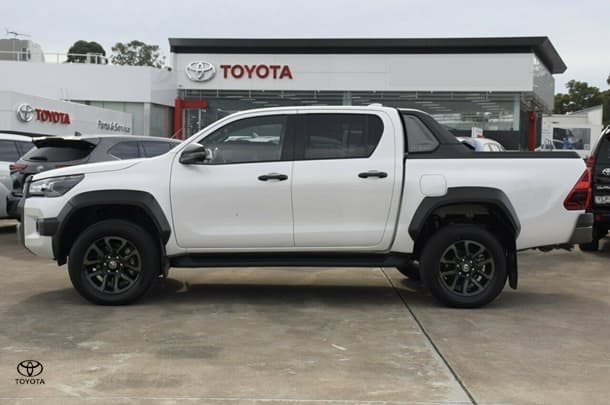 2023 Toyota Hilux 4x4 Rogue image 16