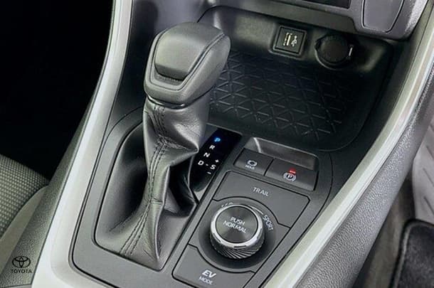 2023 Toyota Rav4 Hybrid GX image 16