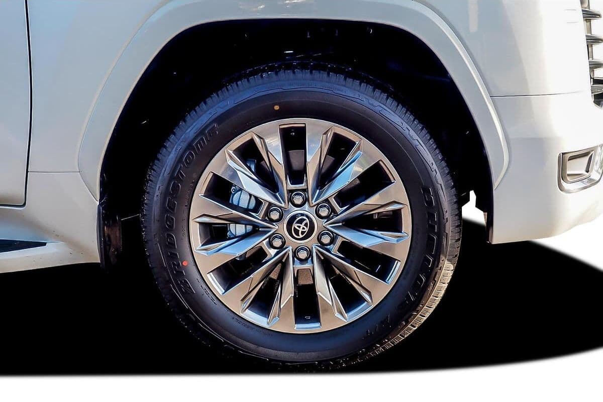 2025 Toyota Landcruiser Sahara ZX Auto 4x4 image 21
