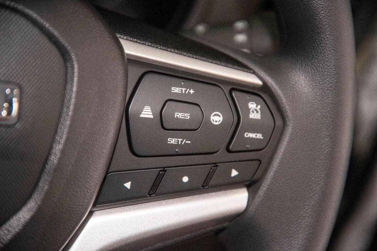 2025 Isuzu D-MAX SX Manual 4x4 MY24 image 14