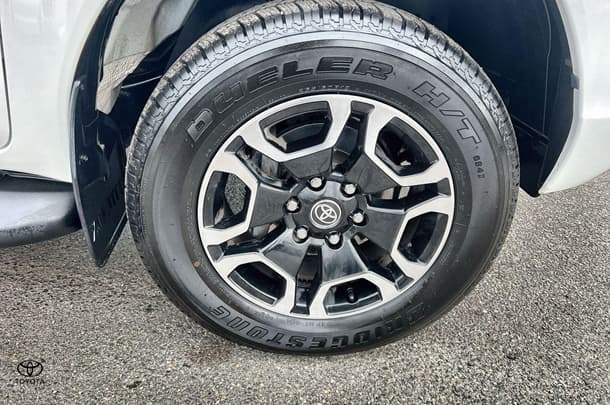 2020 Toyota Hilux SR5 image 9