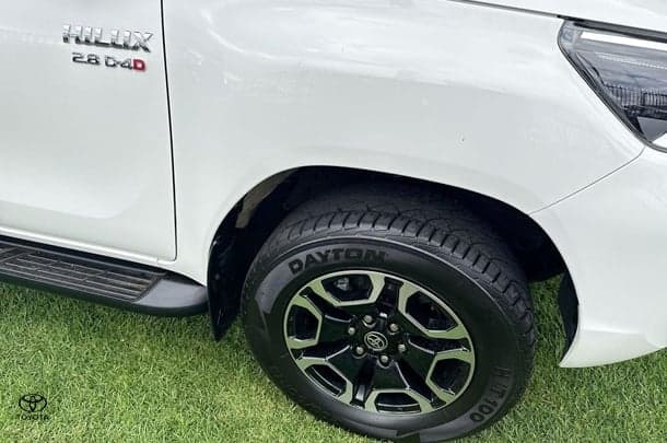 2023 Toyota Hilux SR5 image 10