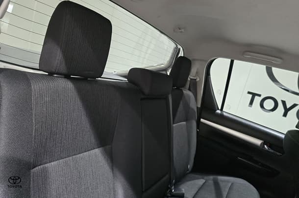 2022 Toyota Hilux SR5 image 29