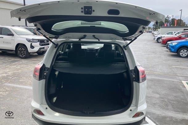 2016 Toyota RAV4 GX-2WD image 10