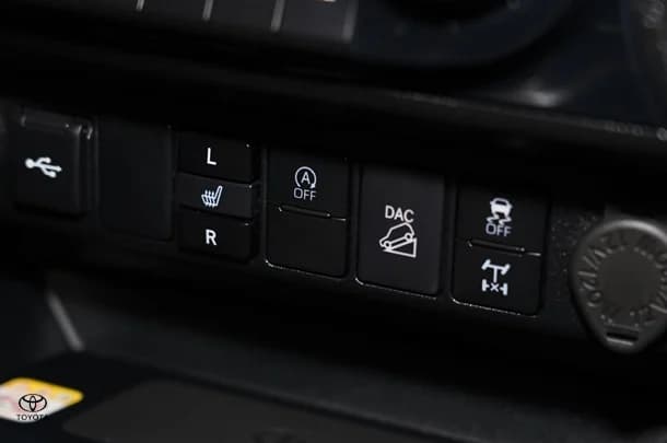 2024 Toyota Hilux 4x4 SR5 image 13